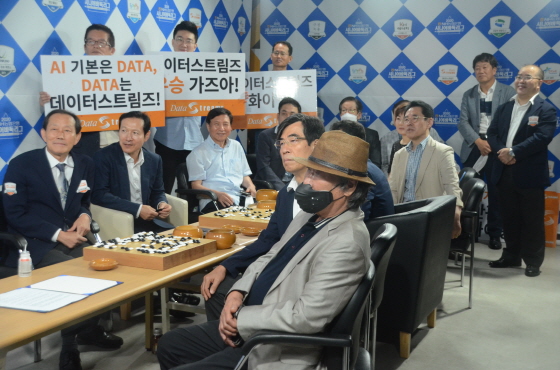 열렬 응원단의 성원 속에 서울 데이터스트림즈 3:0 완봉승