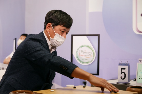 신흥강자 김승준, 경기 고양시를 선두로 이끌다.